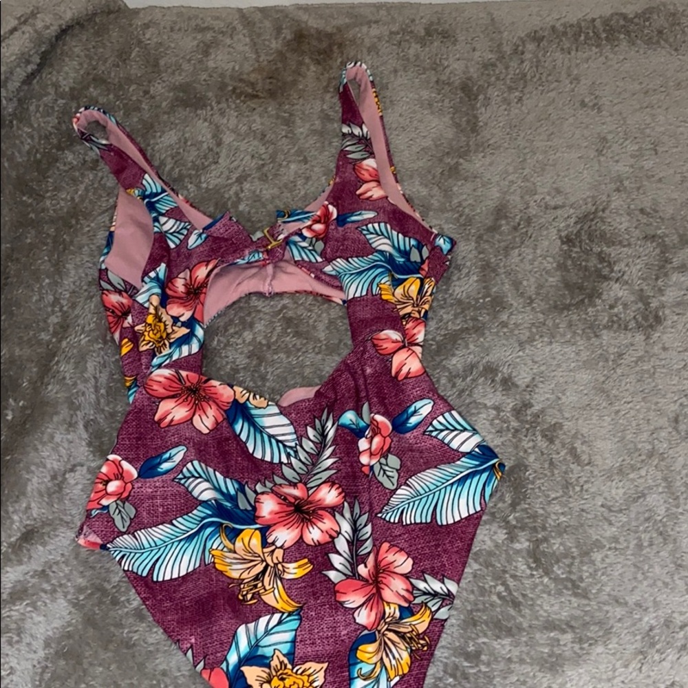 Bathing suit - Picture 2 of 3